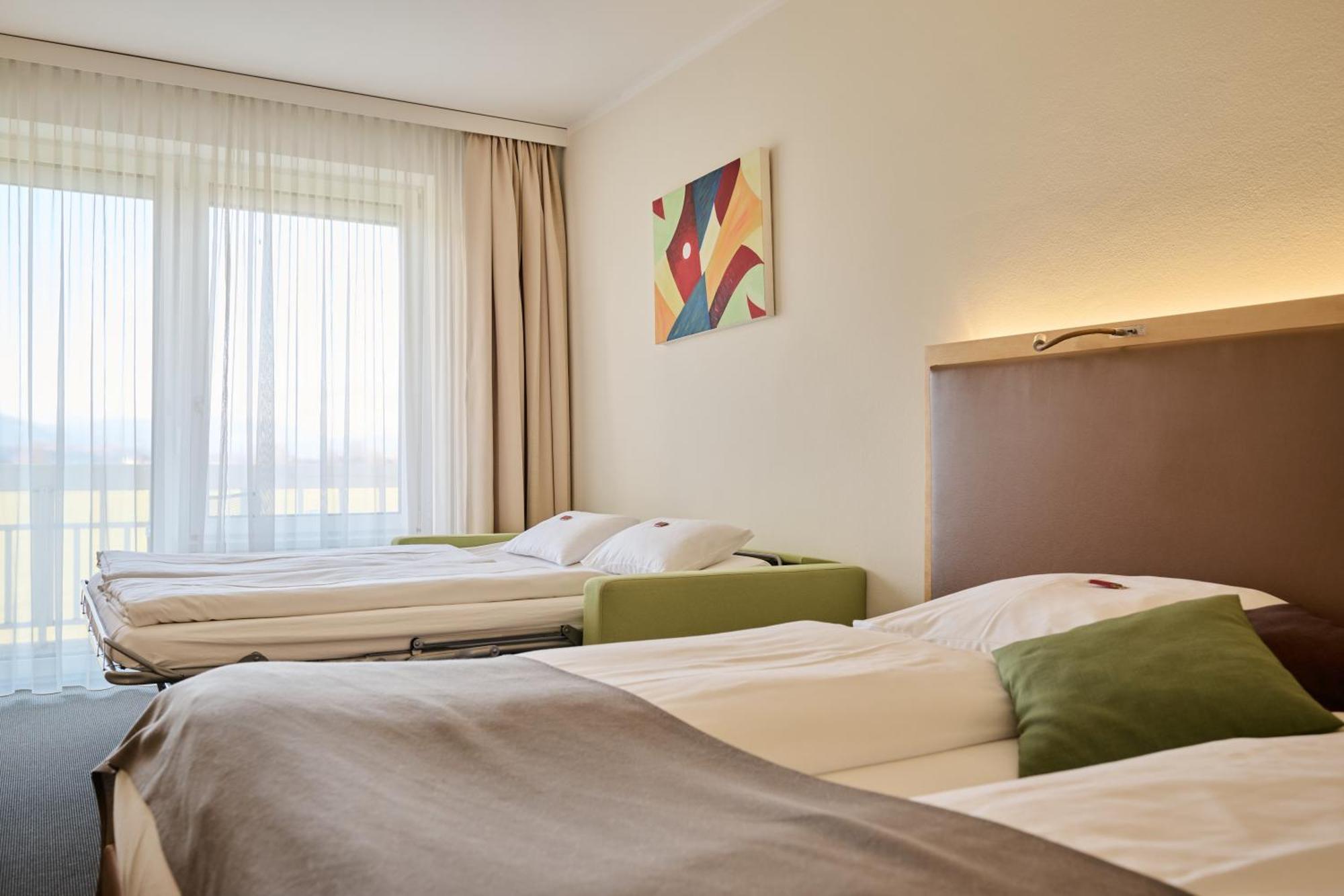Momentum Hotel 4*